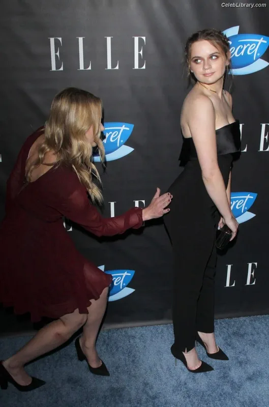 Joey King photo 24 of 1505