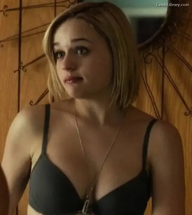 Joey King photo 2 of 1505