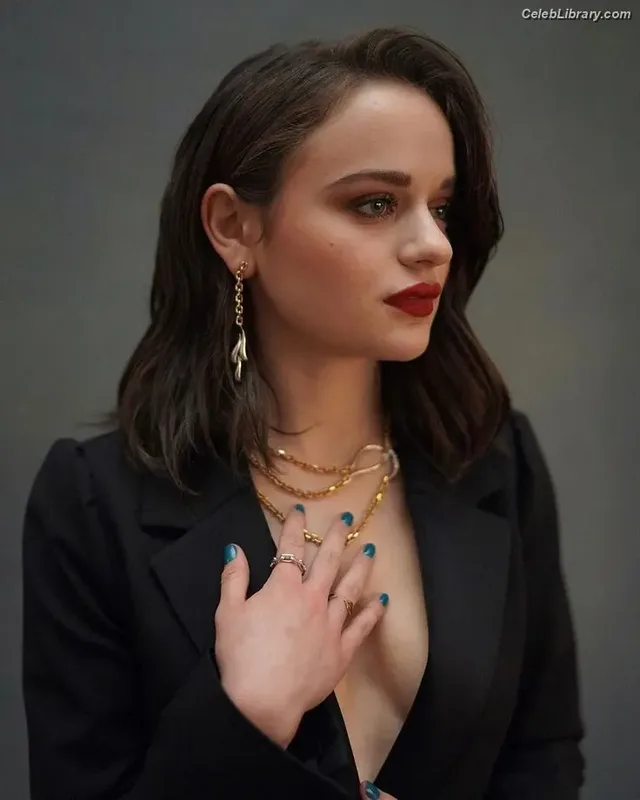 Joey King photo 14 of 1505