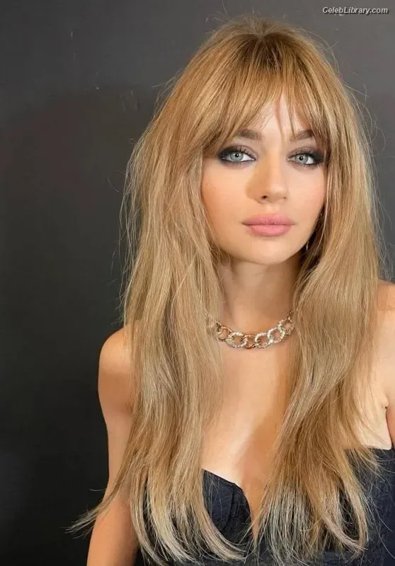 Joey King photo 17 of 1505