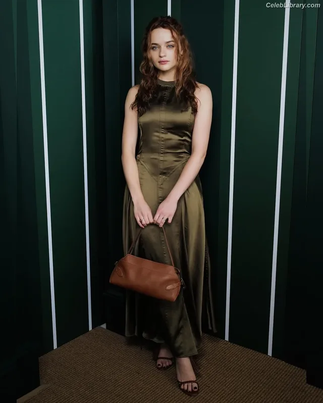 Joey King photo 4 of 1505