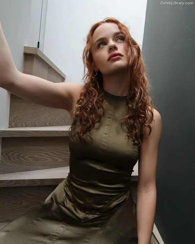 Joey King photo 5 of 1505
