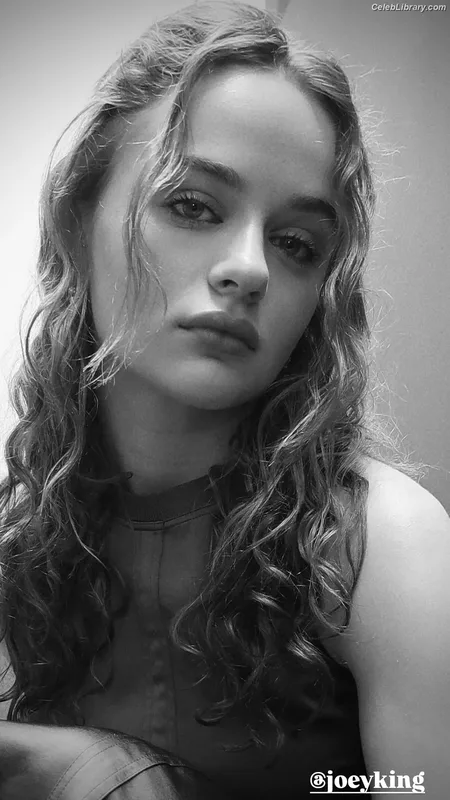 Joey King photo 12 of 1505