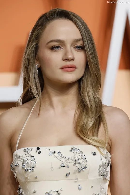 Joey King photo 7 of 1505
