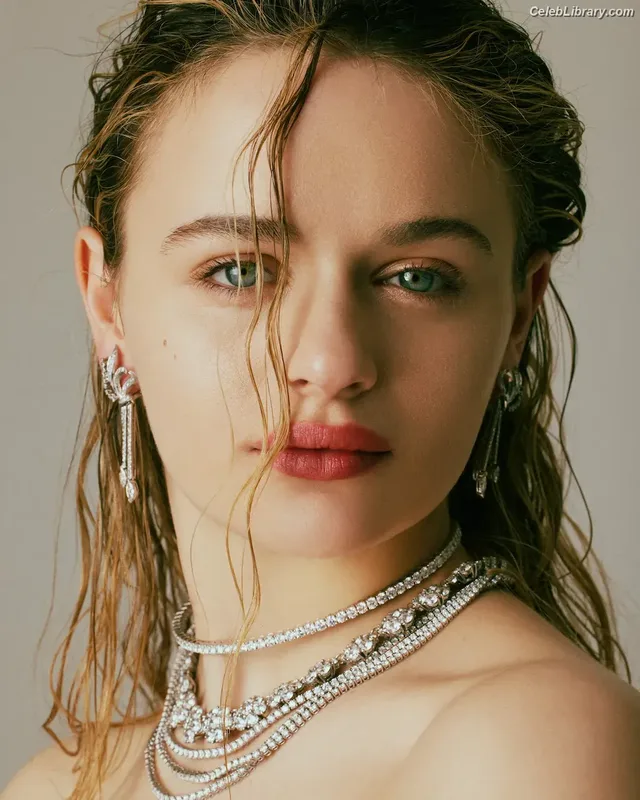 Joey King photo 21 of 1505