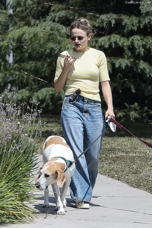 Joey King photo 24 of 1505