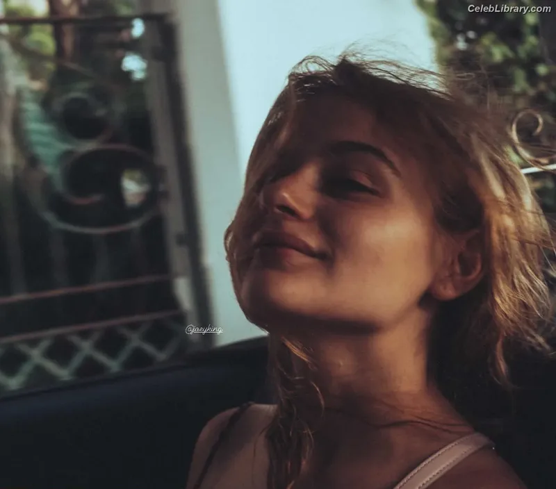Joey King photo 23 of 1505