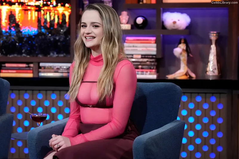 Joey King photo 22 of 1505