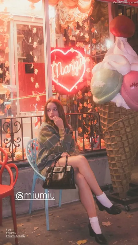 Joey King photo 8 of 1505