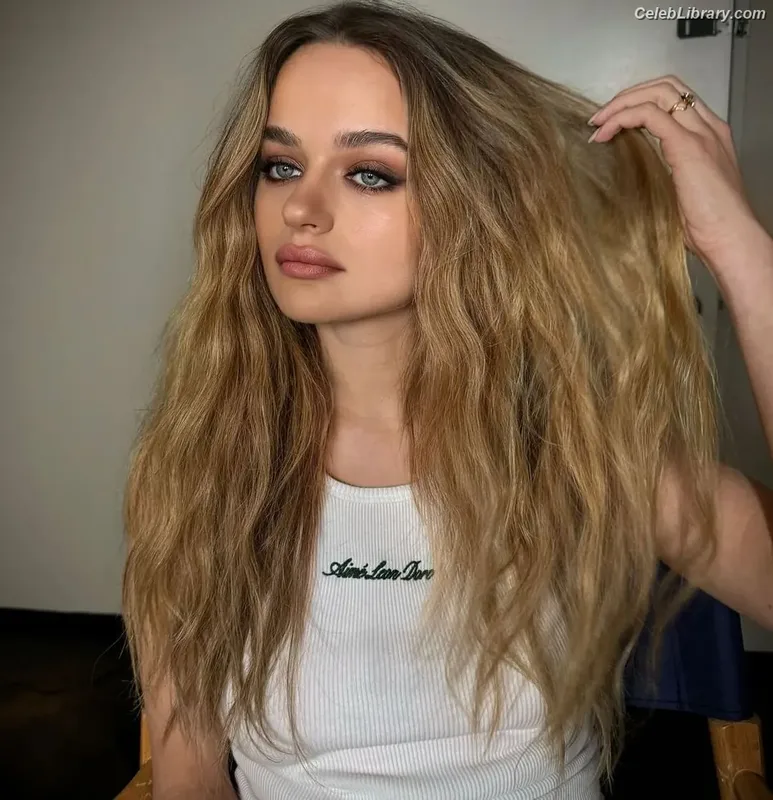 Joey King photo 11 of 1505