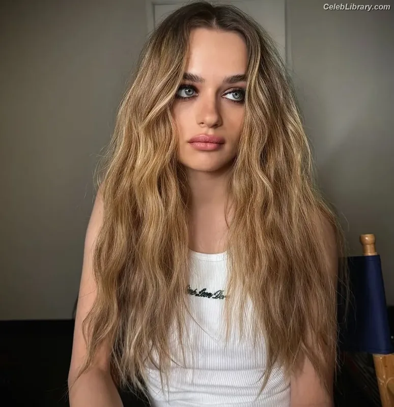 Joey King photo 12 of 1505