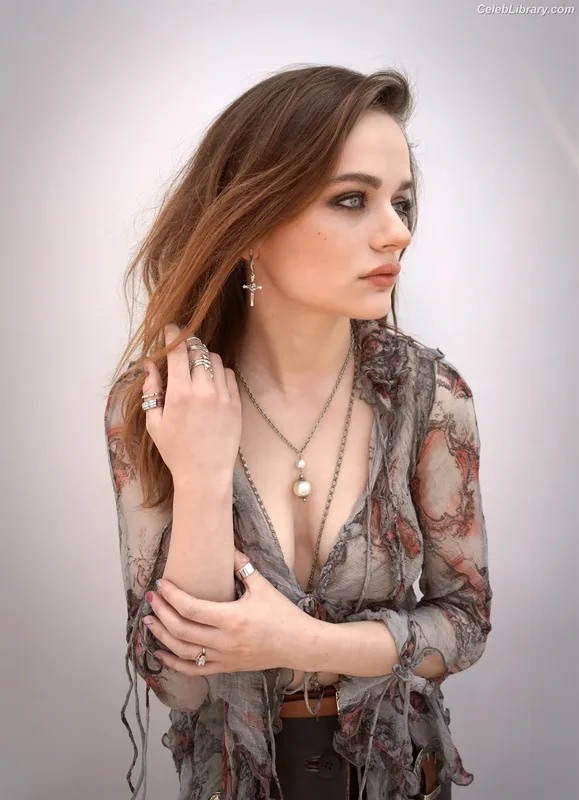 Joey King photo 21 of 1505