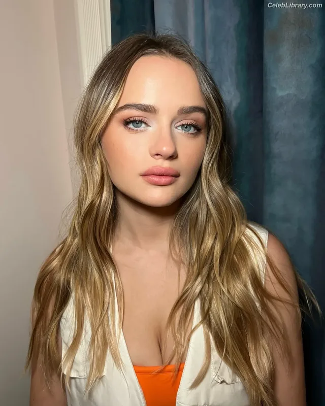Joey King photo 4 of 1505
