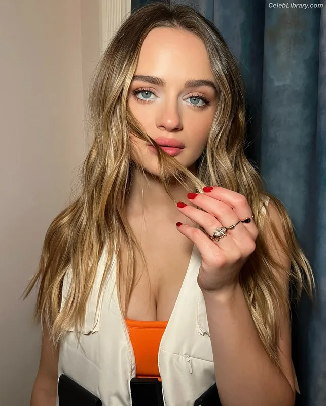 Joey King photo 6 of 1505