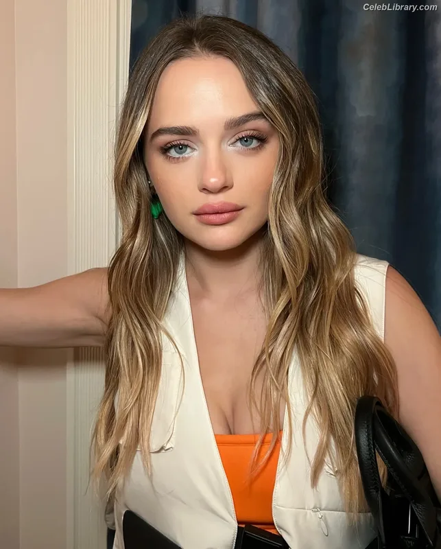Joey King photo 8 of 1505