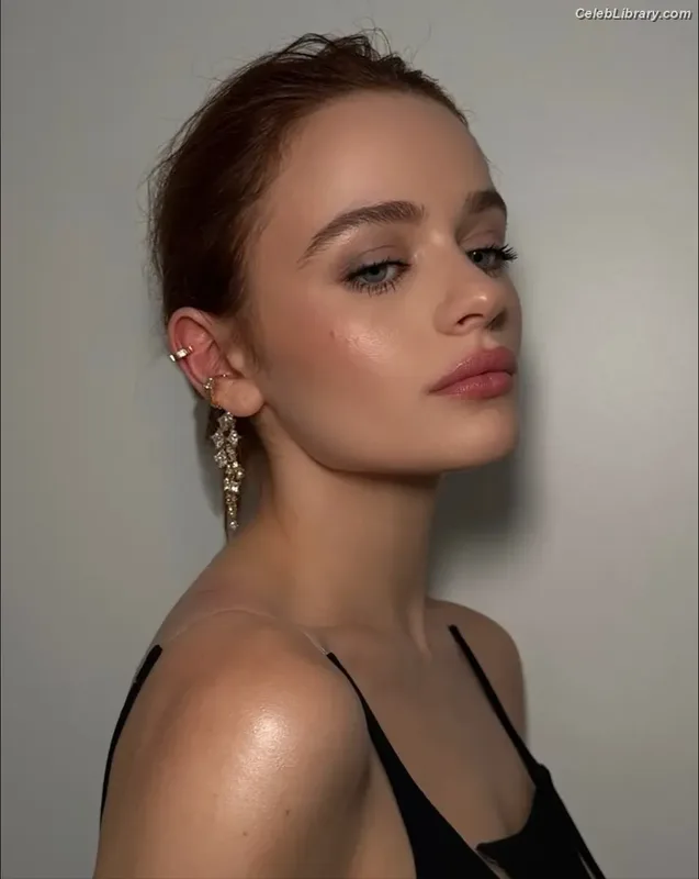 Joey King photo 12 of 1505