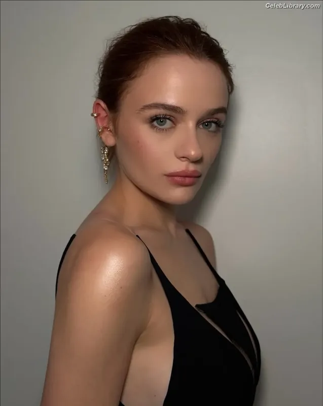 Joey King photo 14 of 1505