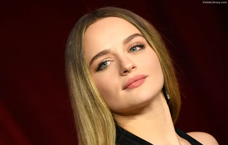 Joey King photo 7 of 1505