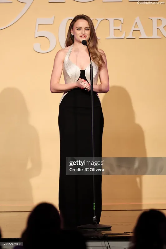 Joey King photo 14 of 1505