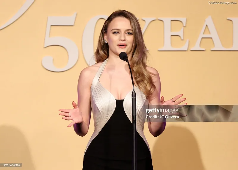 Joey King photo 15 of 1505