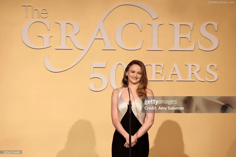 Joey King photo 23 of 1505