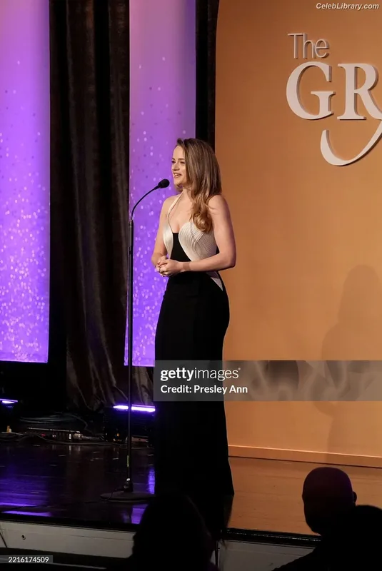 Joey King photo 1 of 1505