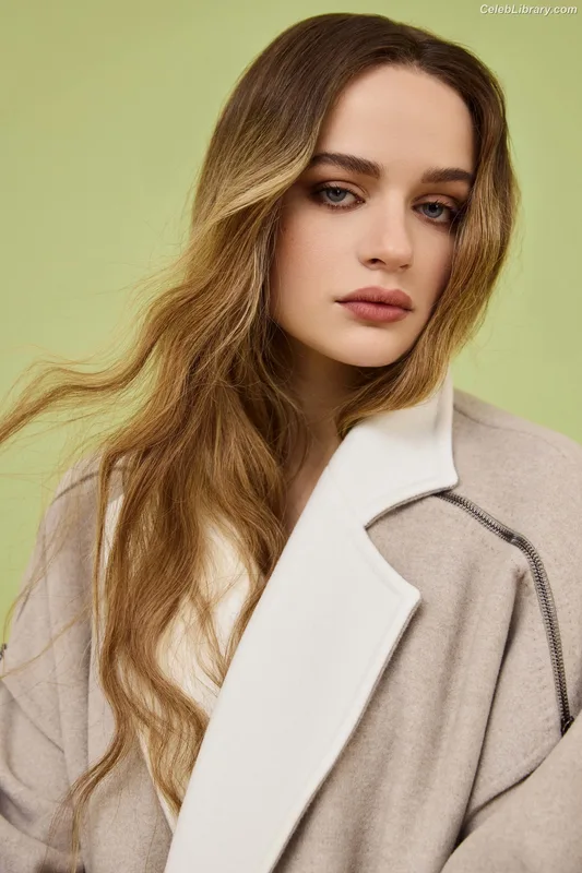 Joey King photo 11 of 1505