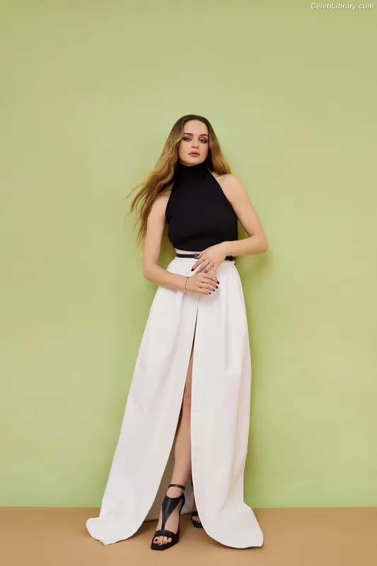 Joey King photo 12 of 1505