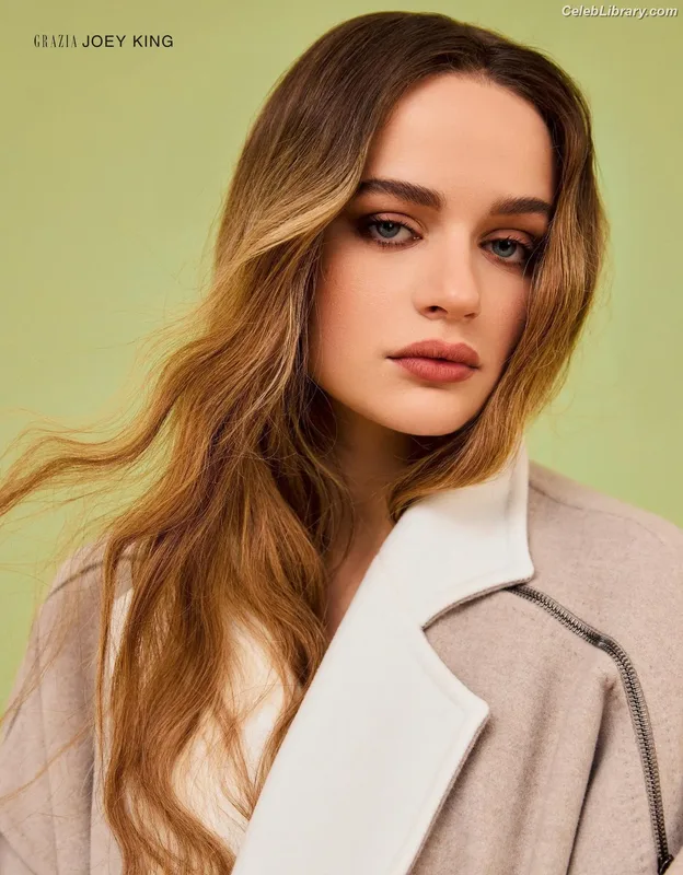 Joey King photo 21 of 1505