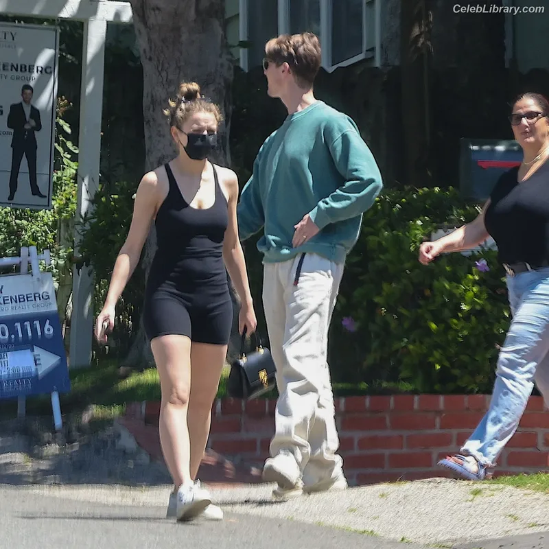 Joey King photo 18 of 1505