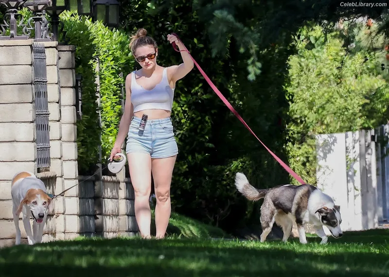 Joey King photo 4 of 1505