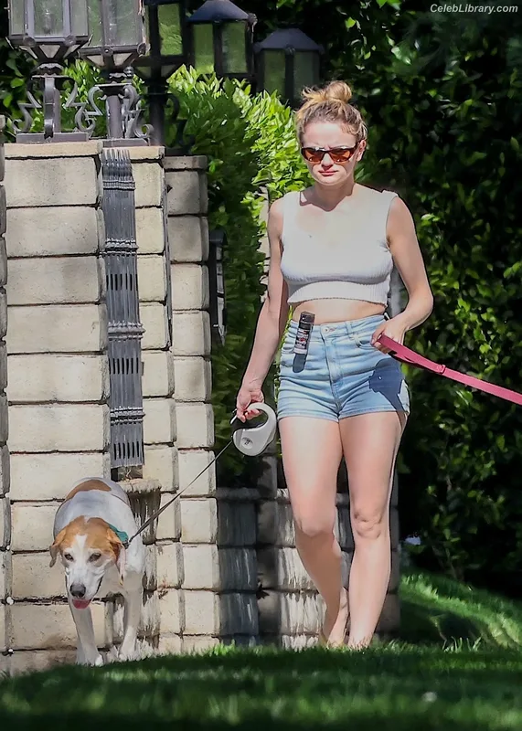 Joey King photo 12 of 1505