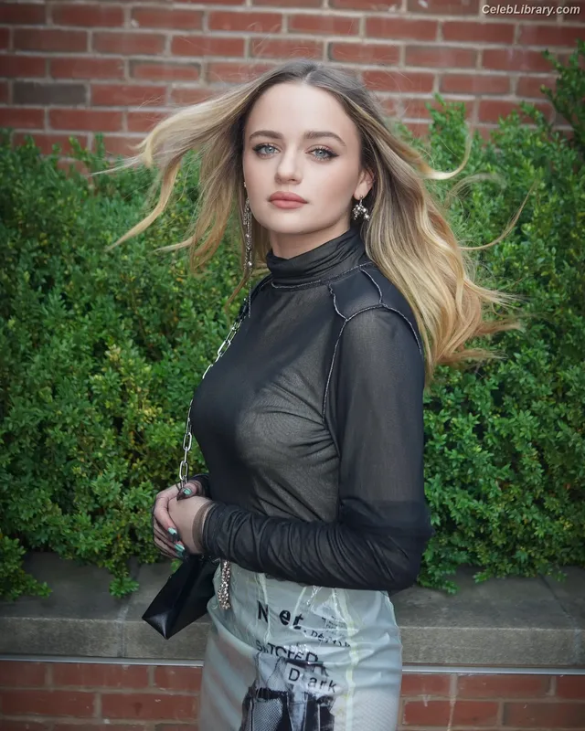 Joey King photo 20 of 1505