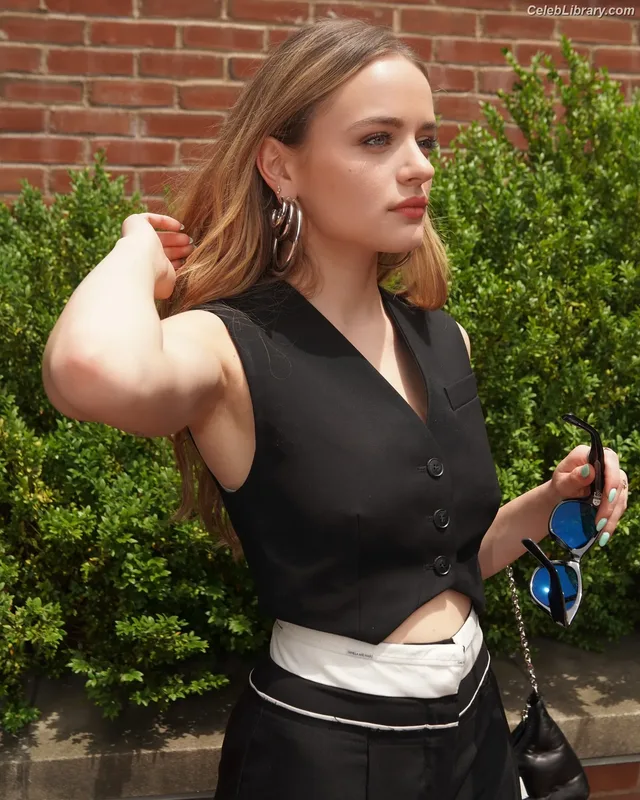 Joey King photo 11 of 1505