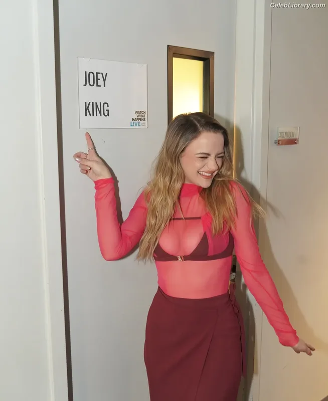Joey King photo 16 of 1505
