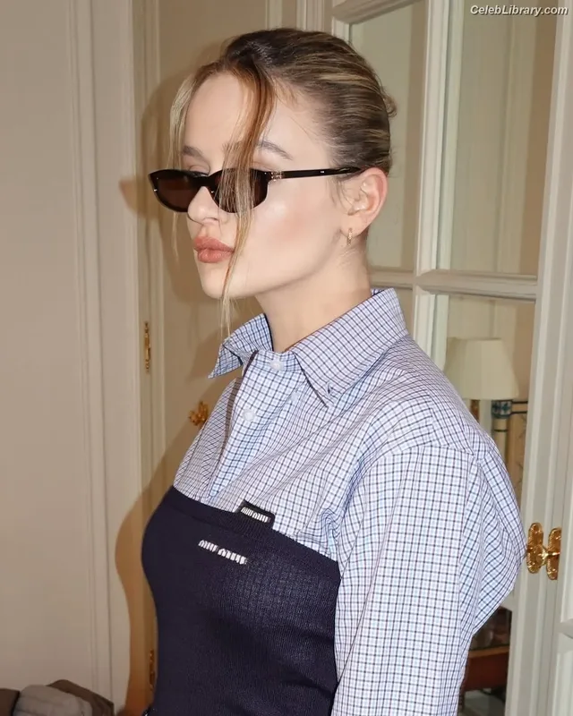 Joey King photo 21 of 1505