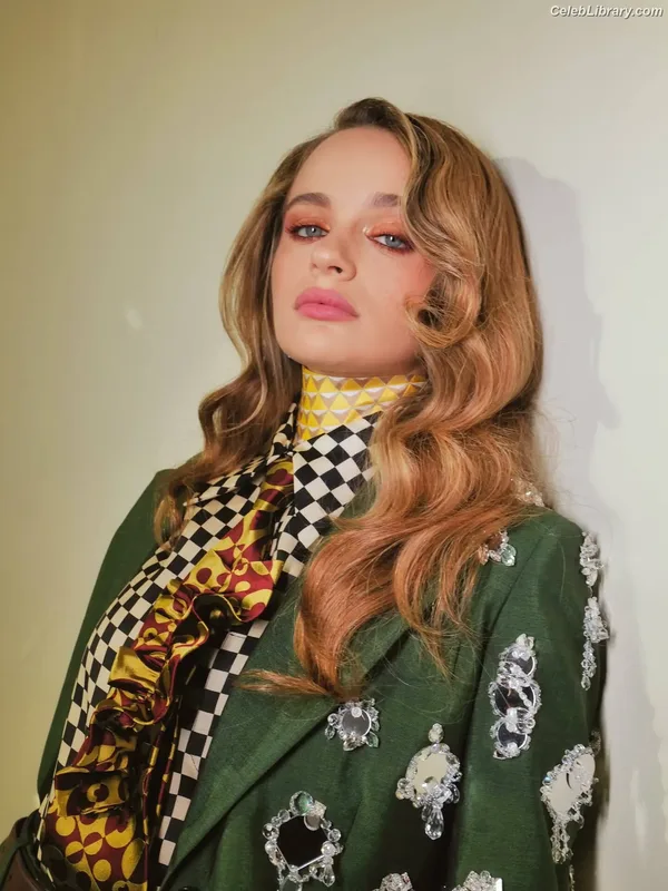 Joey King photo 2 of 1505