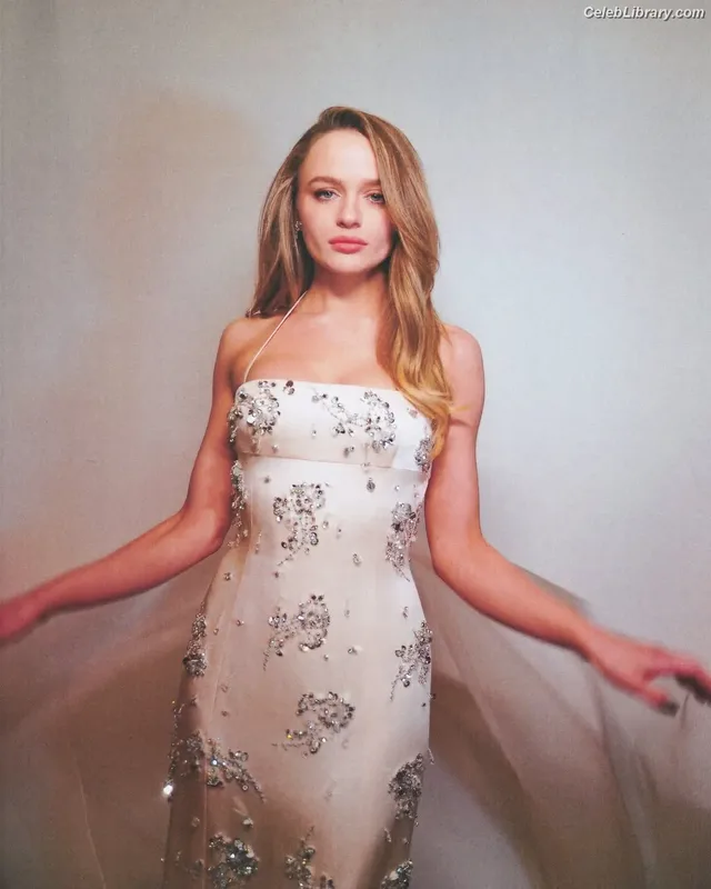 Joey King photo 6 of 1505