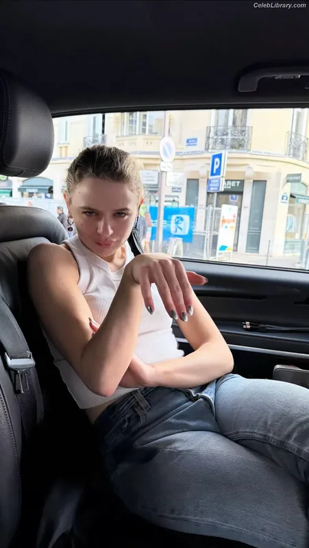 Joey King photo 10 of 1505
