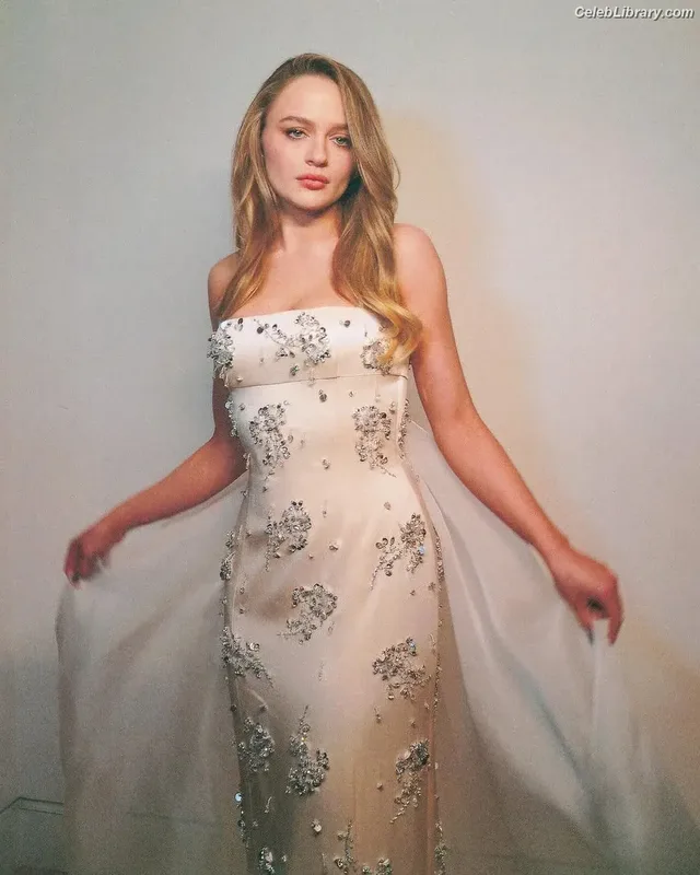Joey King photo 12 of 1505