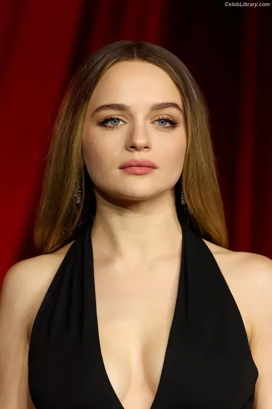 Joey King photo 18 of 1505