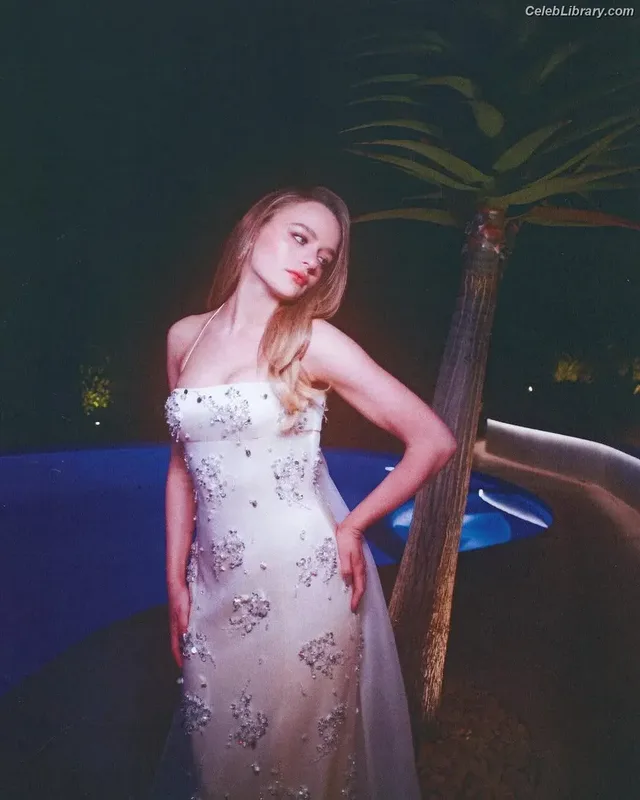 Joey King photo 20 of 1505