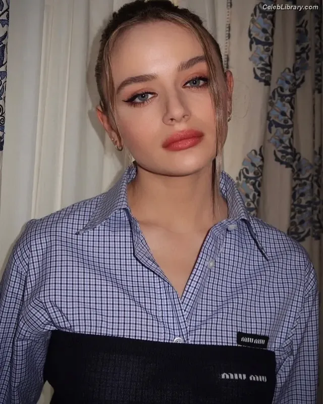 Joey King photo 11 of 1505