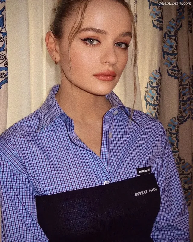 Joey King photo 16 of 1505
