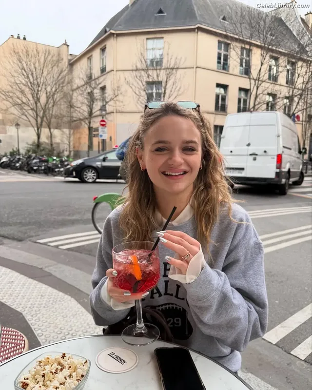 Joey King photo 6 of 1505