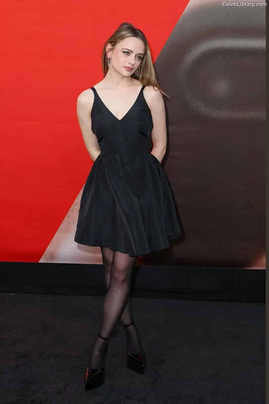 Joey King photo 21 of 1505