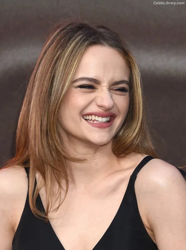 Joey King photo 1 of 1505