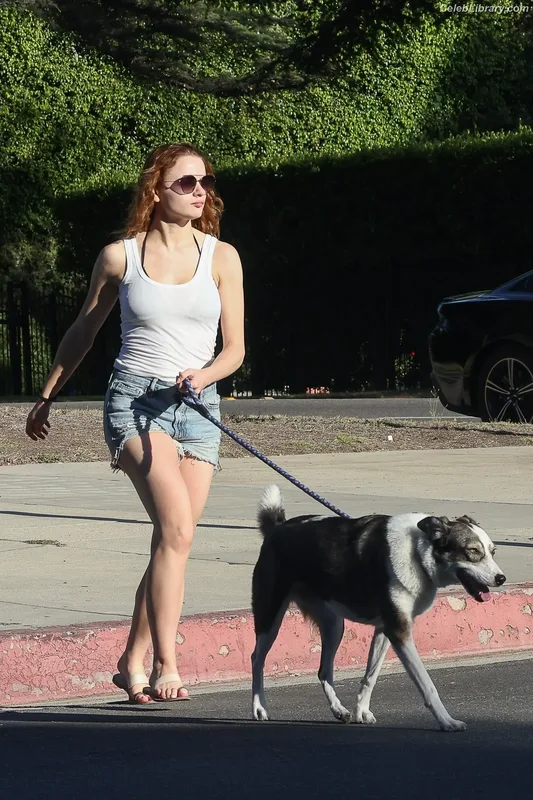 Joey King photo 6 of 1505