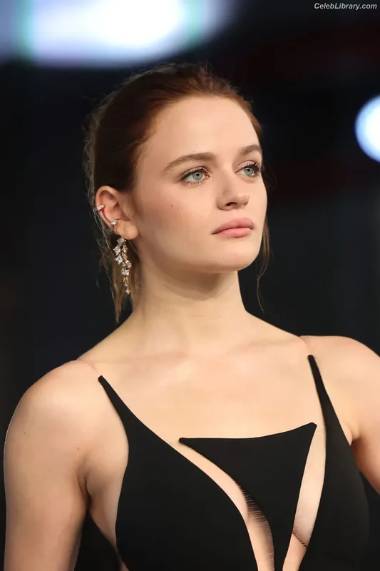 Joey King photo 17 of 1505