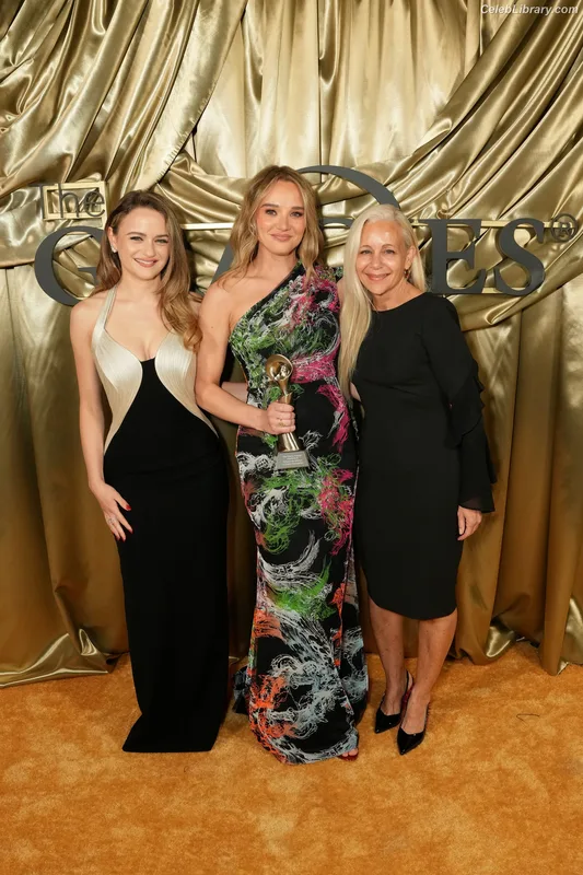 Joey King photo 20 of 1505
